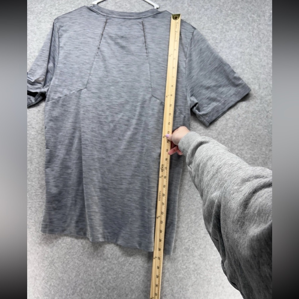 Asics Men's Short Sleeve Tee in Heathered Gray - Picture 5 of 8